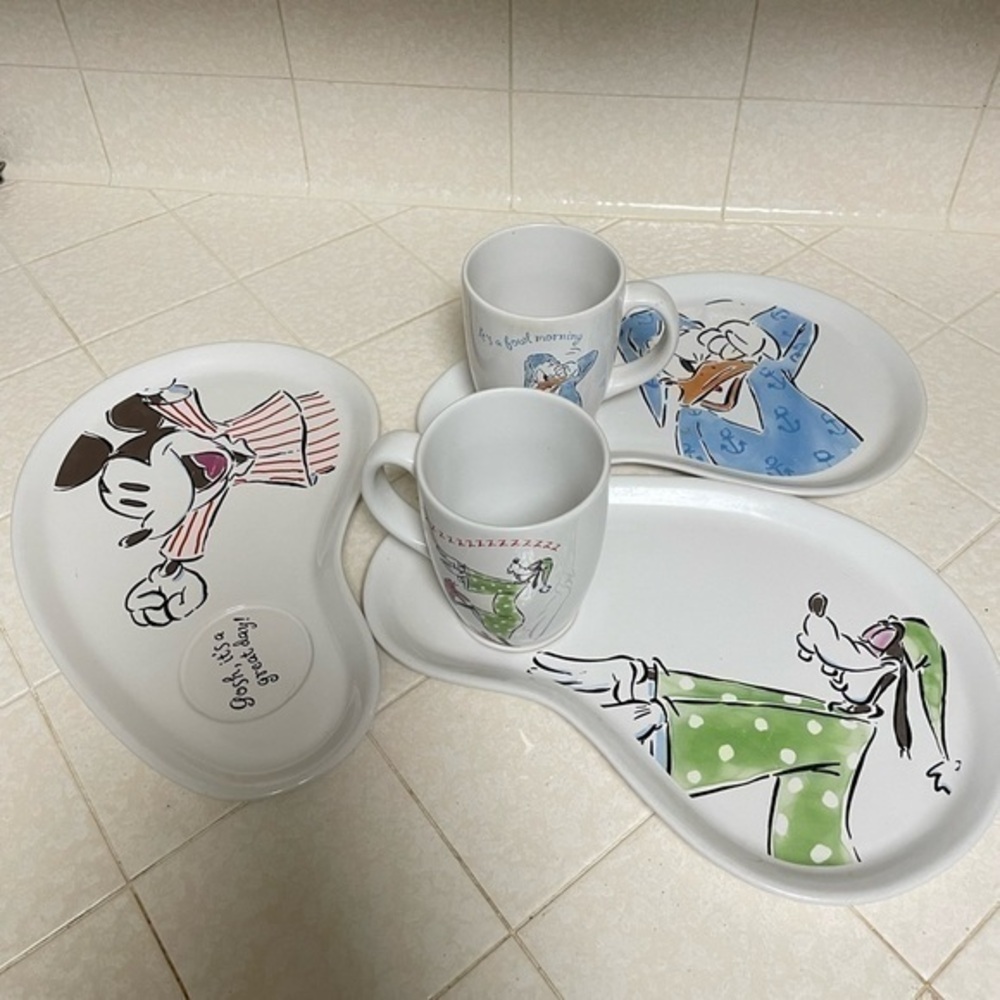 Disney Store Mickey Mouse Goofy Donald Cup Plate Set